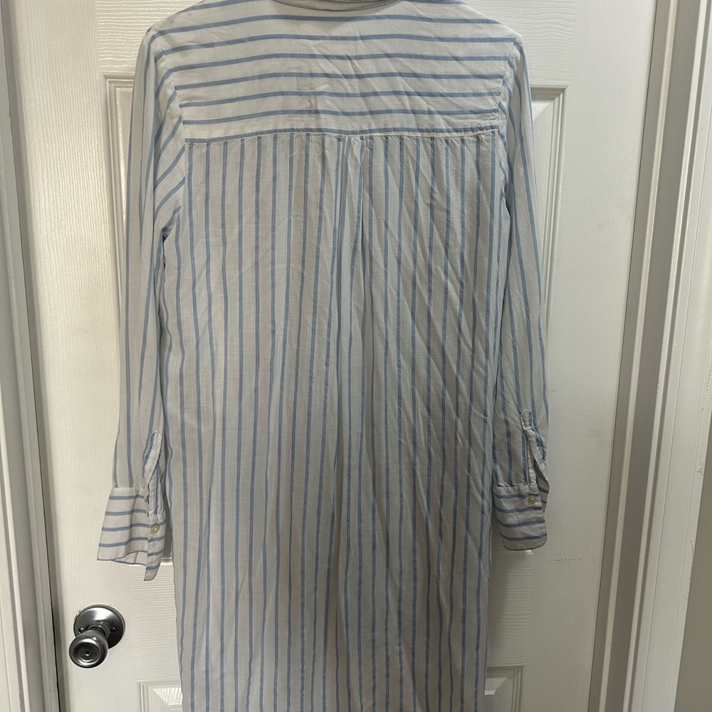 GAP long side slit button down - Picture 2 of 4